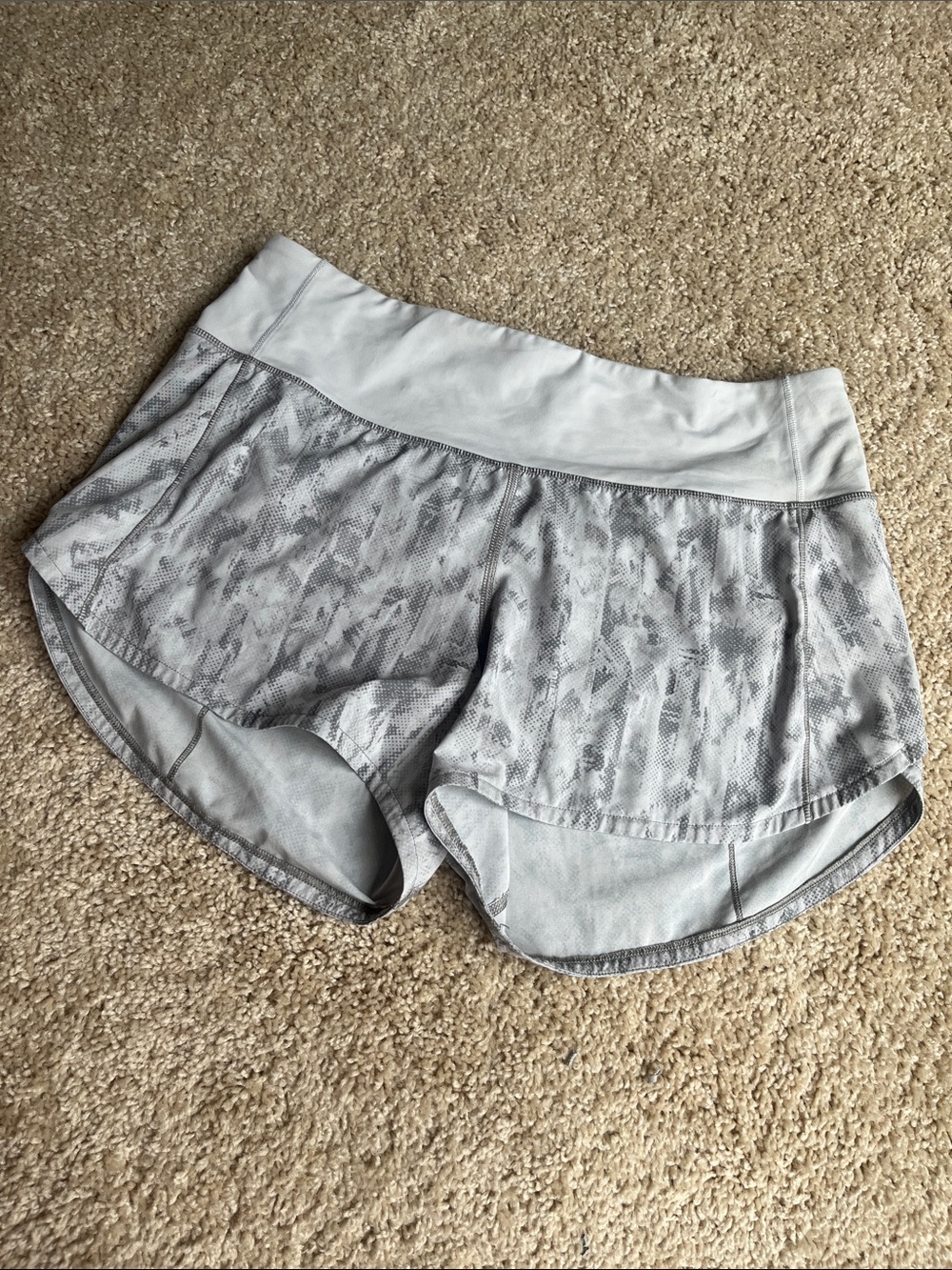 Lululemon Speed Up shorts 4”